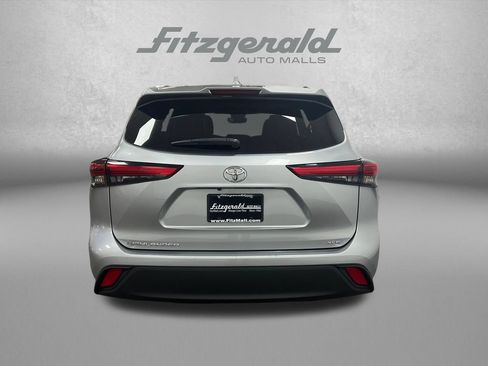 Used 2020 Toyota Highlander XLE FWD image 6