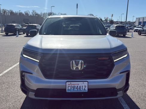 Certified 2025 Honda Pilot TrailSport image 3