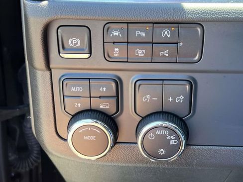 Used 2025 Chevrolet Suburban LT AWD/4WD image 22