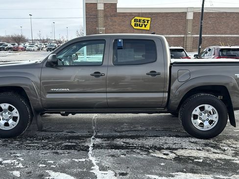 Used 2015 Toyota Tacoma Base image 4