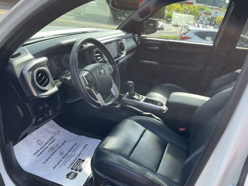 Certified 2021 Toyota Tacoma Limited AWD/4WD image 10