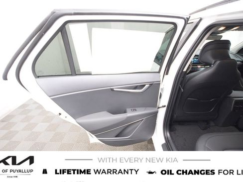 New 2026 Kia Niro EX image 11