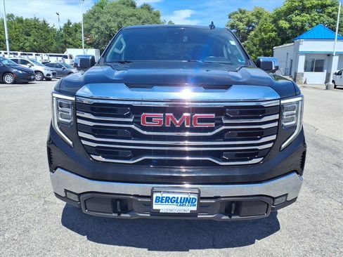 Used 2025 GMC Sierra 1500 SLT AWD/4WD image 9