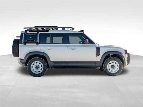 New 2024 Land Rover Defender 110 S image 9