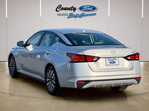 Used 2024 Nissan Altima 2.5 SV FWD image 15