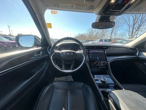 Used 2023 Jeep Grand Cherokee L Limited w/ Black Appearance Package image 17