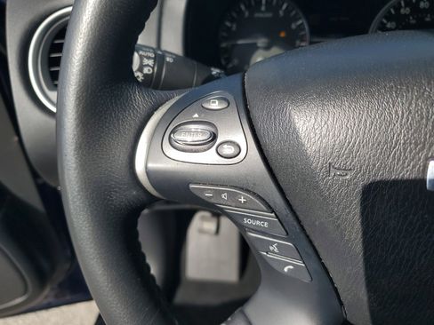 Certified 2019 Nissan Pathfinder SV image 18