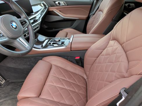 Used 2025 BMW X5 M60i w/ Climate Comfort Package image 26