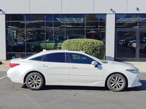 Used 2020 Toyota Avalon XLE image 8