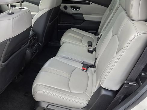 Certified 2025 Honda Pilot Touring image 11