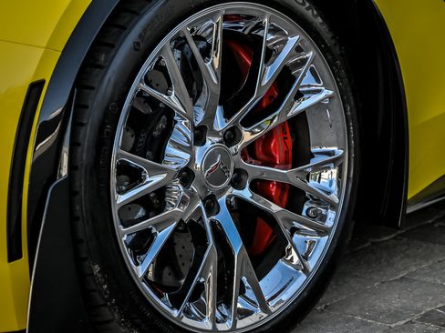 Used 2016 Chevrolet Corvette Z06 w/ 3LZ Preferred Equipment Group RWD image 8