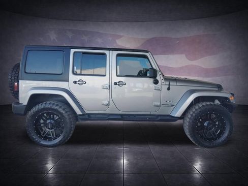 Used 2018 Jeep Wrangler Unlimited Sahara w/ Connectivity Group AWD/4WD image 6