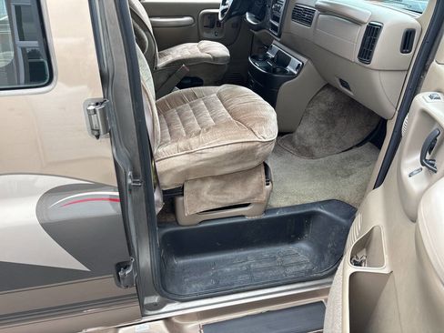 Used 2001 Chevrolet Express 1500 RWD image 20