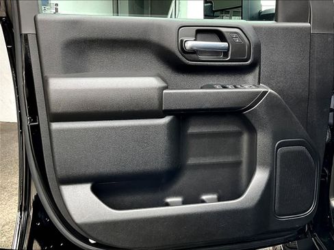 Used 2023 Chevrolet Silverado 2500 Custom w/ Custom Value Package image 9