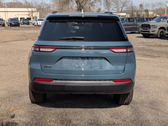 New 2026 Jeep Grand Cherokee Limited w/ Limited Altitude Package AWD/4WD image 4