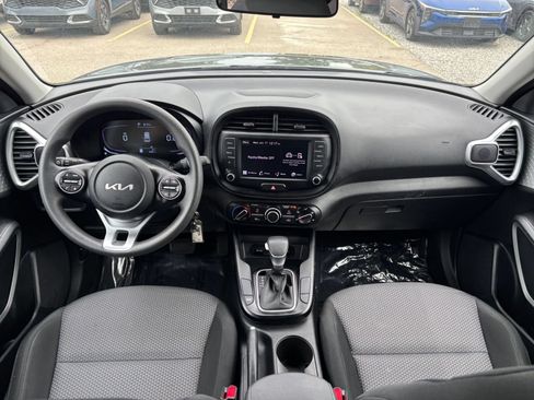 Used 2025 Kia Soul LX w/ LX Technology Package FWD image 32