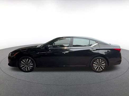 Used 2025 Nissan Altima 2.5 SV FWD image 16