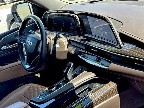 Used 2022 Cadillac Escalade Sport w/ Touring Package AWD/4WD image 33