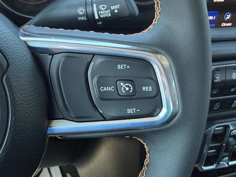 Used 2023 Jeep Gladiator Overland AWD/4WD image 16