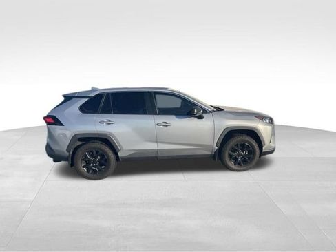 Used 2022 Toyota RAV4 LE FWD image 7
