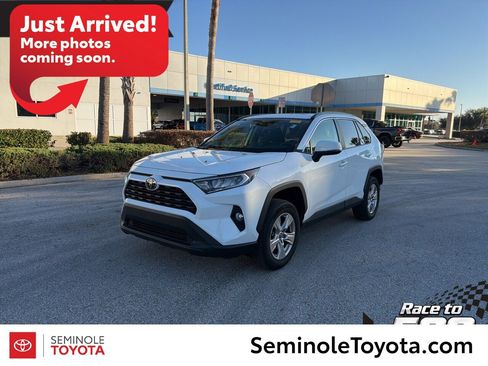 Used 2021 Toyota RAV4 XLE image 1