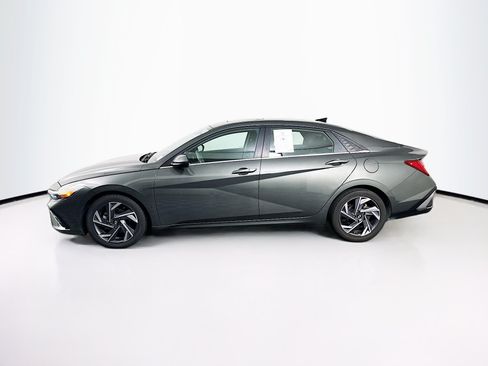 Used 2025 Hyundai Elantra SEL FWD image 4