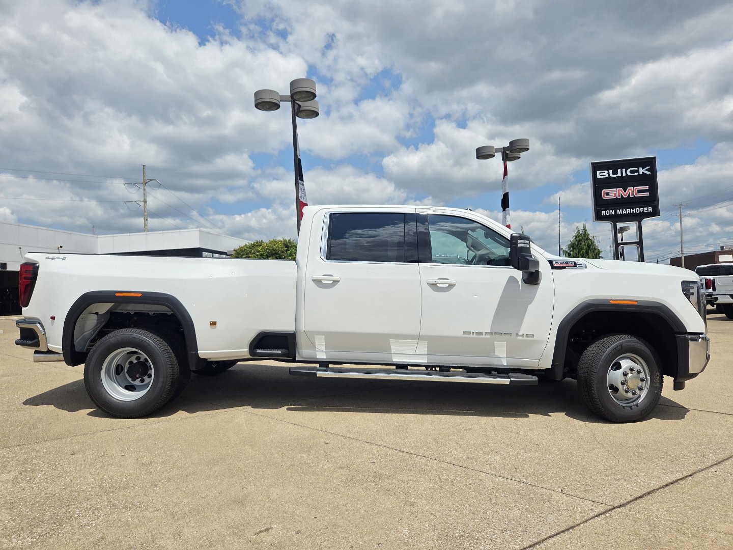 New 2026 GMC Sierra 3500 SLE w/ Preferred Package AWD/4WD image 20