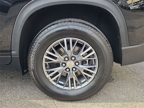 Used 2024 Chevrolet Traverse LS image 32