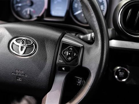 Used 2016 Toyota Tacoma TRD Sport w/ Towing Package image 14