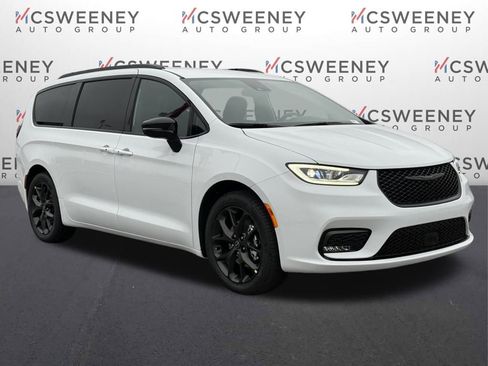 New 2026 Chrysler Pacifica Select w/ S Appearance Package image 7