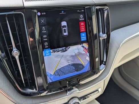 Used 2023 Volvo XC60 B5 Plus image 24