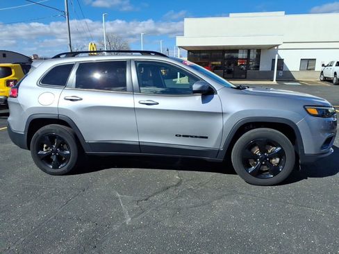 Used 2020 Jeep Cherokee Altitude image 2