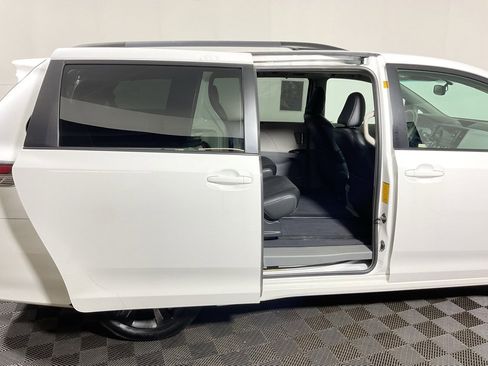 Used 2012 Toyota Sienna SE image 24