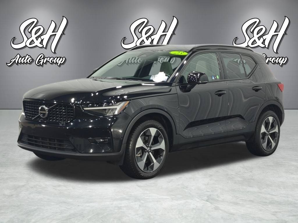 Used 2023 Volvo XC40 B4 Ultimate FWD image 19