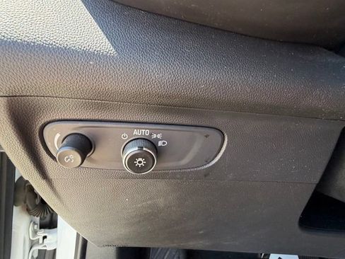 Used 2022 Buick Envision Essence w/ Safety Package FWD image 16