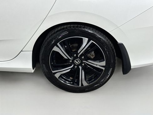 Used 2017 Honda Civic Touring image 9