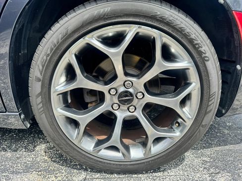 Used 2018 Chrysler 300 Touring w/ Sport Appearance Package RWD image 12