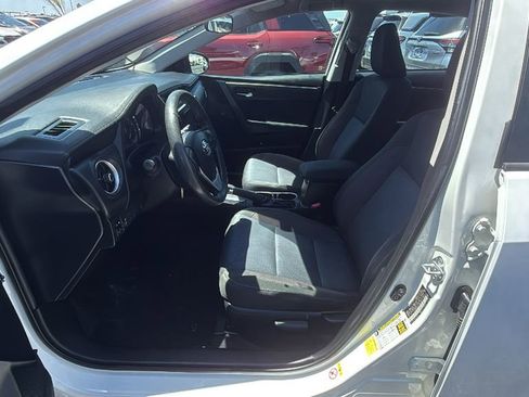 Used 2018 Toyota Corolla LE FWD image 17