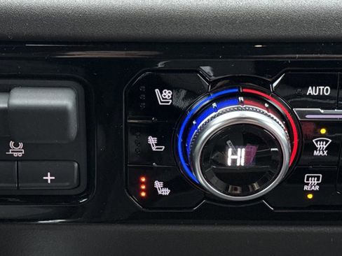 New 2026 GMC Sierra 2500 SLT w/ SLT Premium Package image 19