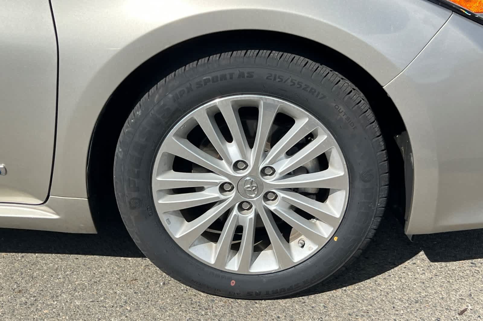 Used 2015 Toyota Avalon XLE Touring FWD image 18