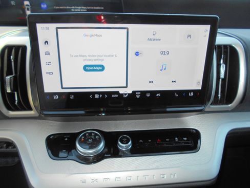 Certified 2025 Ford Expedition Active RWD image 3