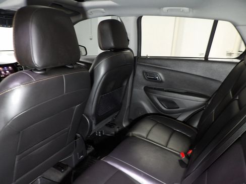 Used 2020 Chevrolet Trax Premier AWD/4WD image 11