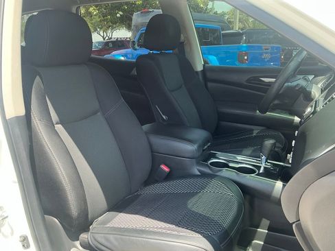 Used 2018 Nissan Pathfinder SV FWD image 12