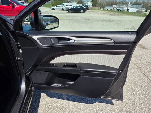 Used 2019 Ford Fusion SE w/ Equipment Group 151A image 20