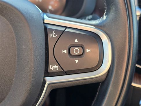 Used 2021 Volvo XC60 T5 Momentum w/ Advanced Package image 31