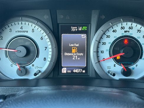 Used 2020 Toyota Sienna SE w/ SE Preferred Package image 32