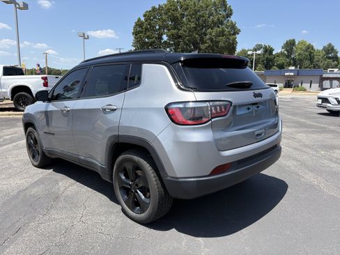 Used 2021 Jeep Compass Latitude FWD image 7