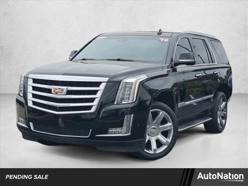 Used 2019 Cadillac Escalade Luxury image 1