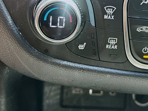 Used 2020 Chevrolet Equinox LT FWD image 21