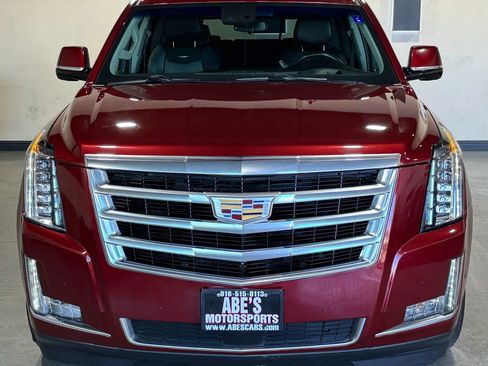 Used 2017 Cadillac Escalade Premium Luxury image 3